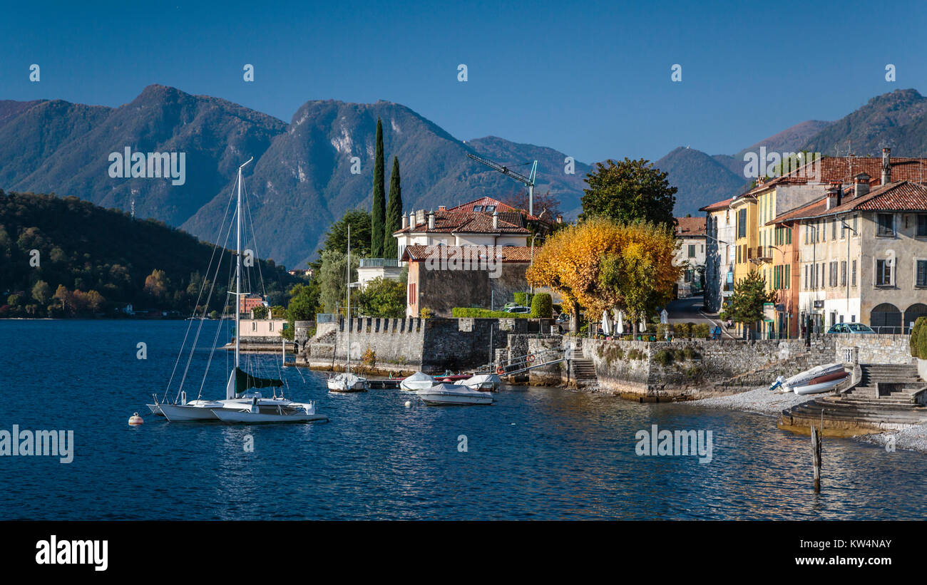 Le lac de Côme et le village de Tremezzo, Lombardie, Italie, Europe. Banque D'Images