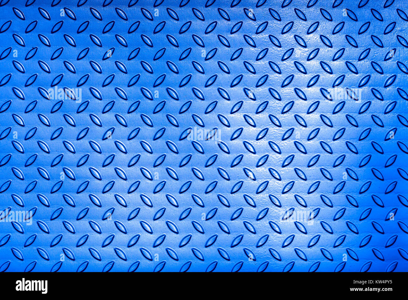 Plaque de sol bleu métal avec motif de losange. Banque D'Images