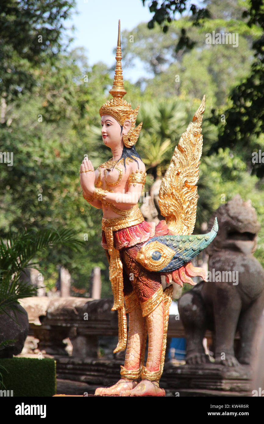 Nouvelle Statue Kinnara à Angkor Wat en plein air Banque D'Images
