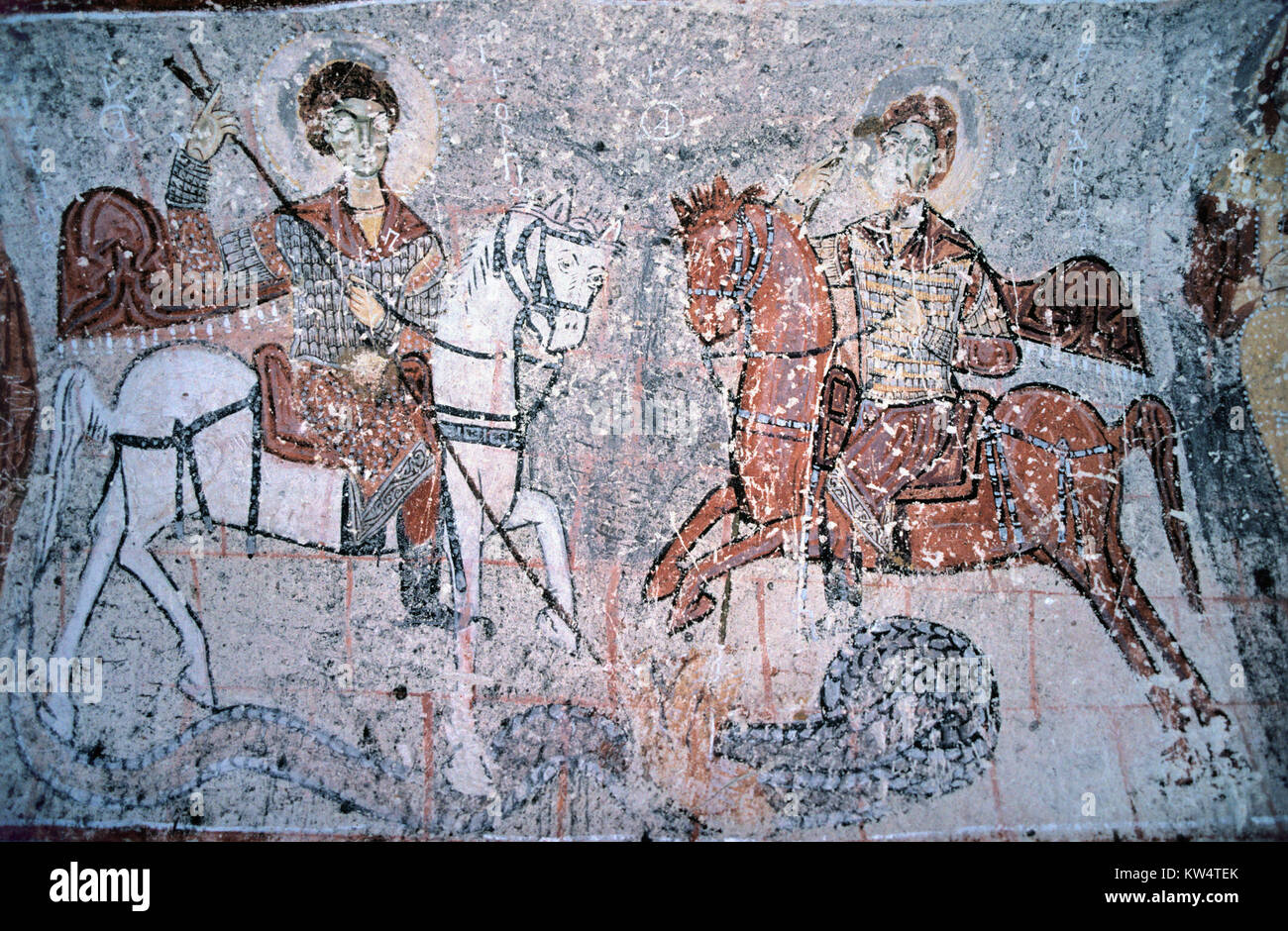 Fresque Peinture murale ou de Saint George et Saint Théodore terrassant le dragon (c11e-c13e) à l'intérieur de l'Rock-Cut Yilanli Kilise, Église de l'Église, SERPENT Des serpents ou le musée en plein air de Göreme, Cappadoce, Turquie Banque D'Images