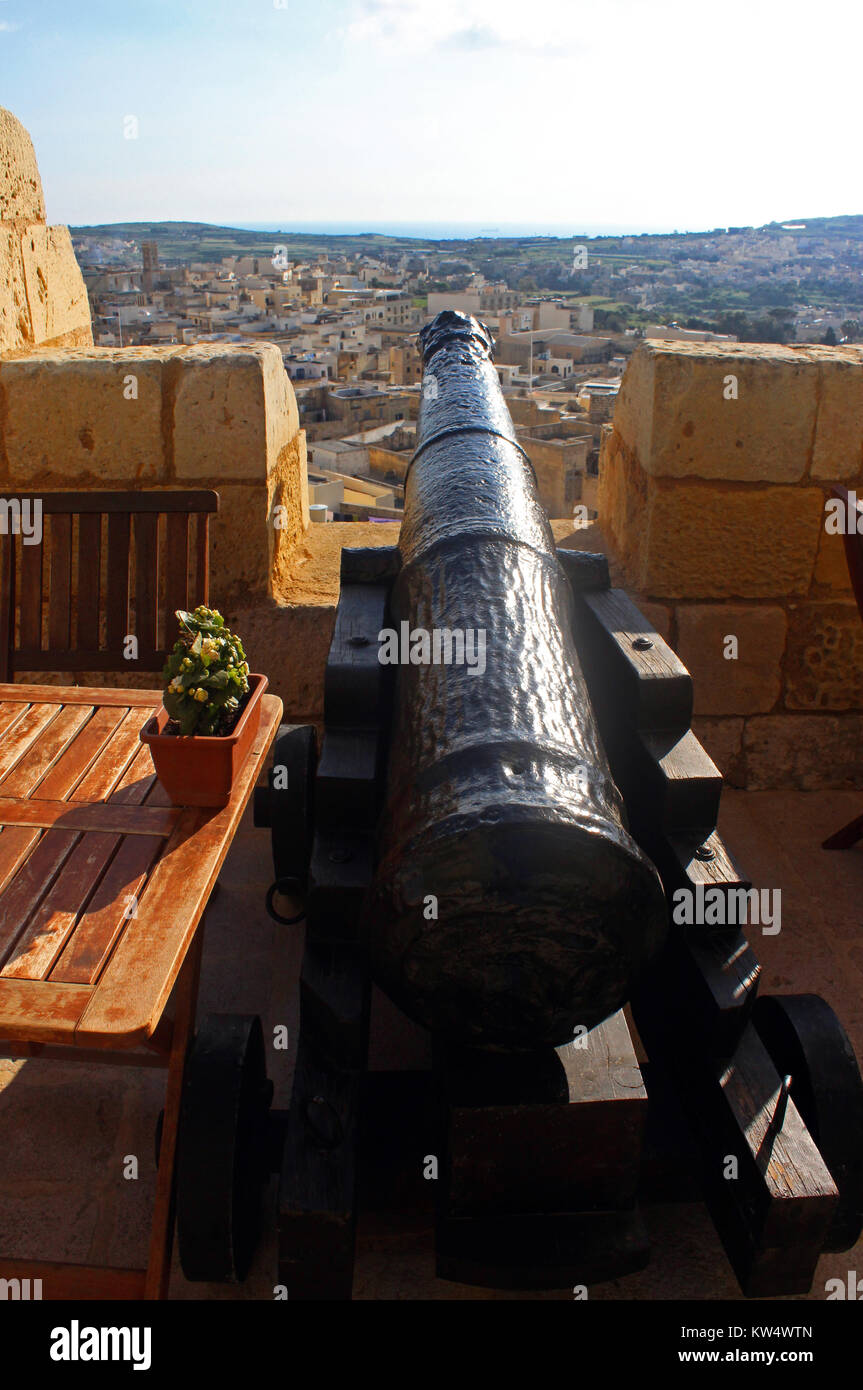 Vue de la citadelle de Mdina, Malte, à la partie la plus récente de la ville, avec les Canon Banque D'Images