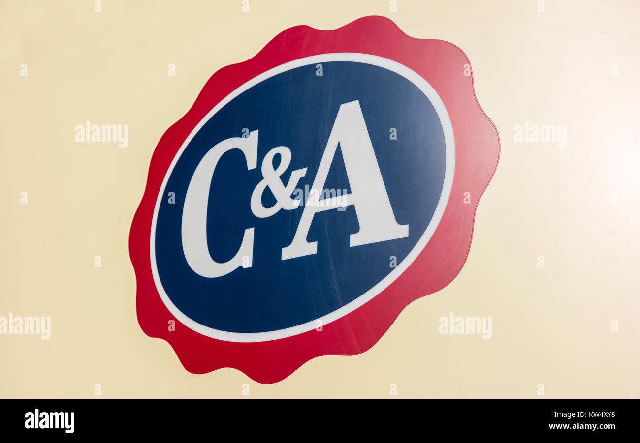 Affiche du magasin C&A.C&A est une chaîne hollandaise internationale de magasins de vêtements de mode.Il a des magasins de détail dans de nombreux pays en Europe. Banque D'Images