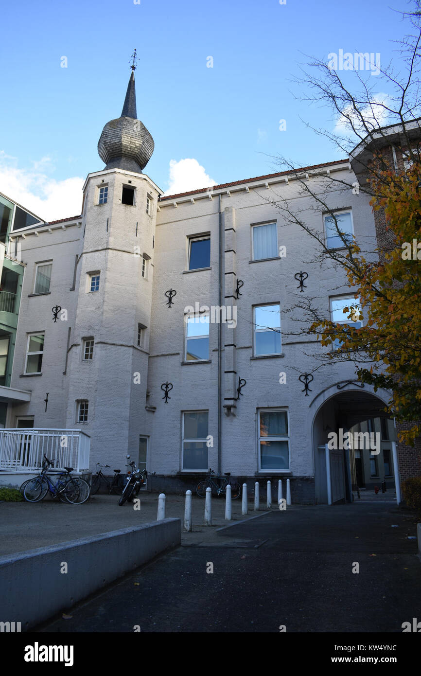 Blokstraat 7 est une adresse aux pays-Bas, avec une vue arrière remarquable du bâtiment, avec une valeur architecturale et historique dans le contexte du patrimoine local. Banque D'Images