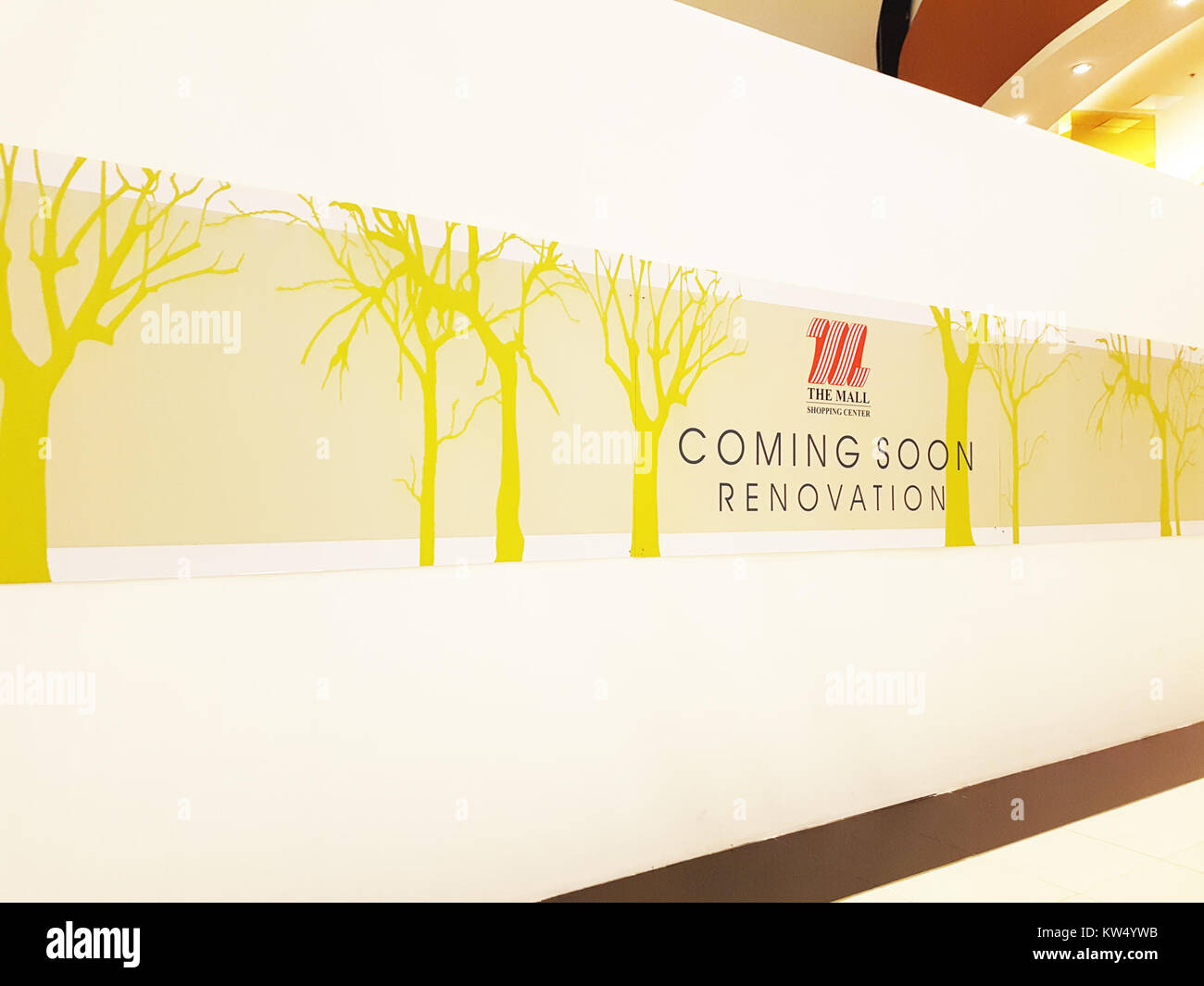 L'image montre un moment de la performance de BNK48 sur leur campus à Bangkok le 20 novembre 2017. BNK48 est un groupe d'idoles thaïlandais populaire, faisant partie de la famille AKB48, connu pour ses performances énergiques. Banque D'Images