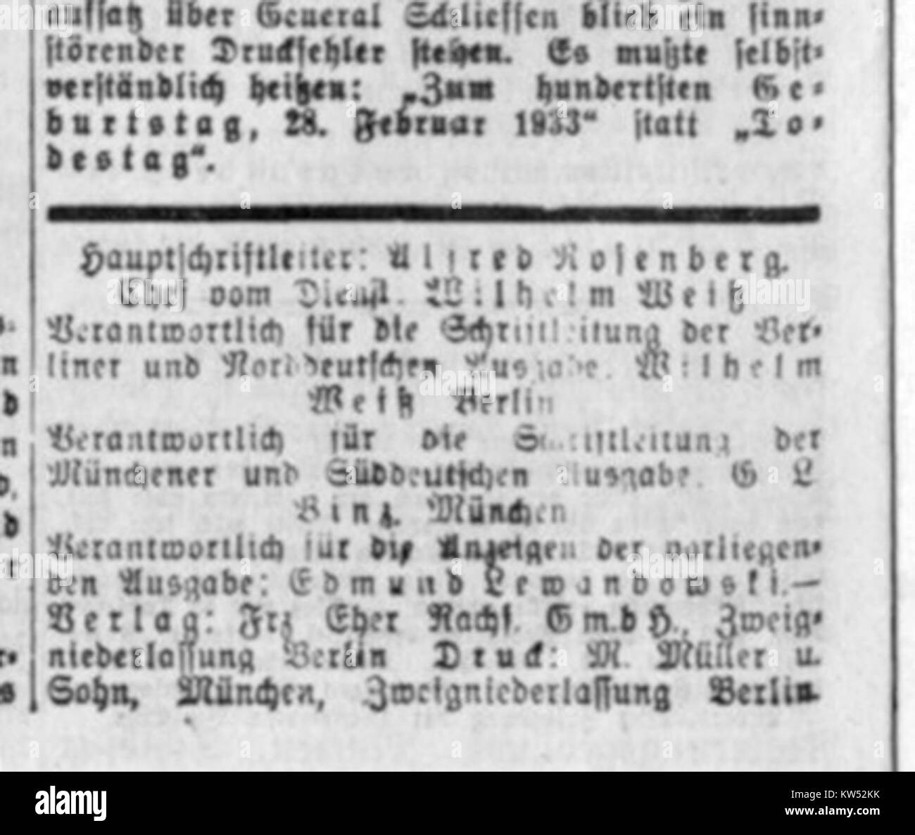 Le *Voelkischer Beobachter* était un journal allemand, connu pour son association avec le parti nazi. Son impressum, ou l'information de l'éditeur, décrit ses origines et la supervision éditoriale. Le journal a joué un rôle important dans la diffusion de l'idéologie et de la propagande nazies pendant son fonctionnement. Banque D'Images
