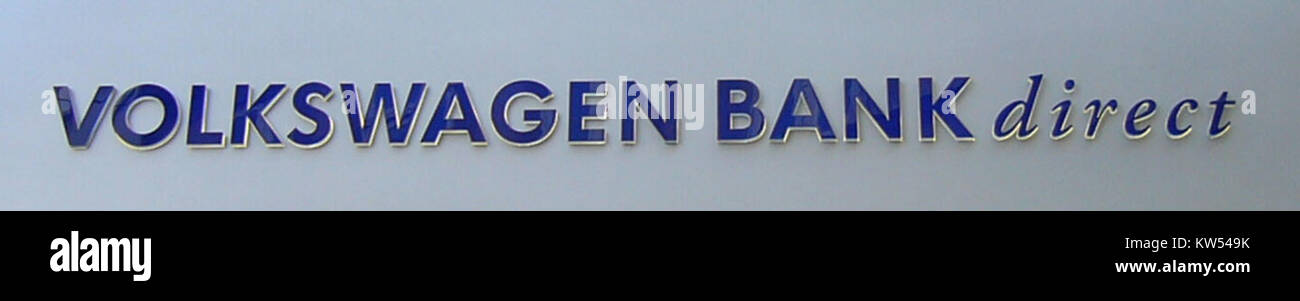 VW Bank est une institution financière offrant une variété de services bancaires. Elle fait partie du groupe Volkswagen et fournit des services bancaires adaptés aux clients et aux employés du secteur automobile. Banque D'Images