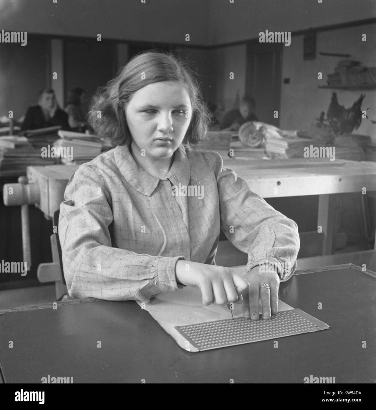 Blindeninstituut fait référence à une institution historique pour les aveugles, dont l'image documente un aspect de son histoire, probablement à partir d'une série de photos d'archives. Banque D'Images Blindeninstituut fait référence à une institution historique pour les aveugles, dont l'image documente un aspect de son histoire, probablement à partir d'une série de photos d'archives. Banque D'Images