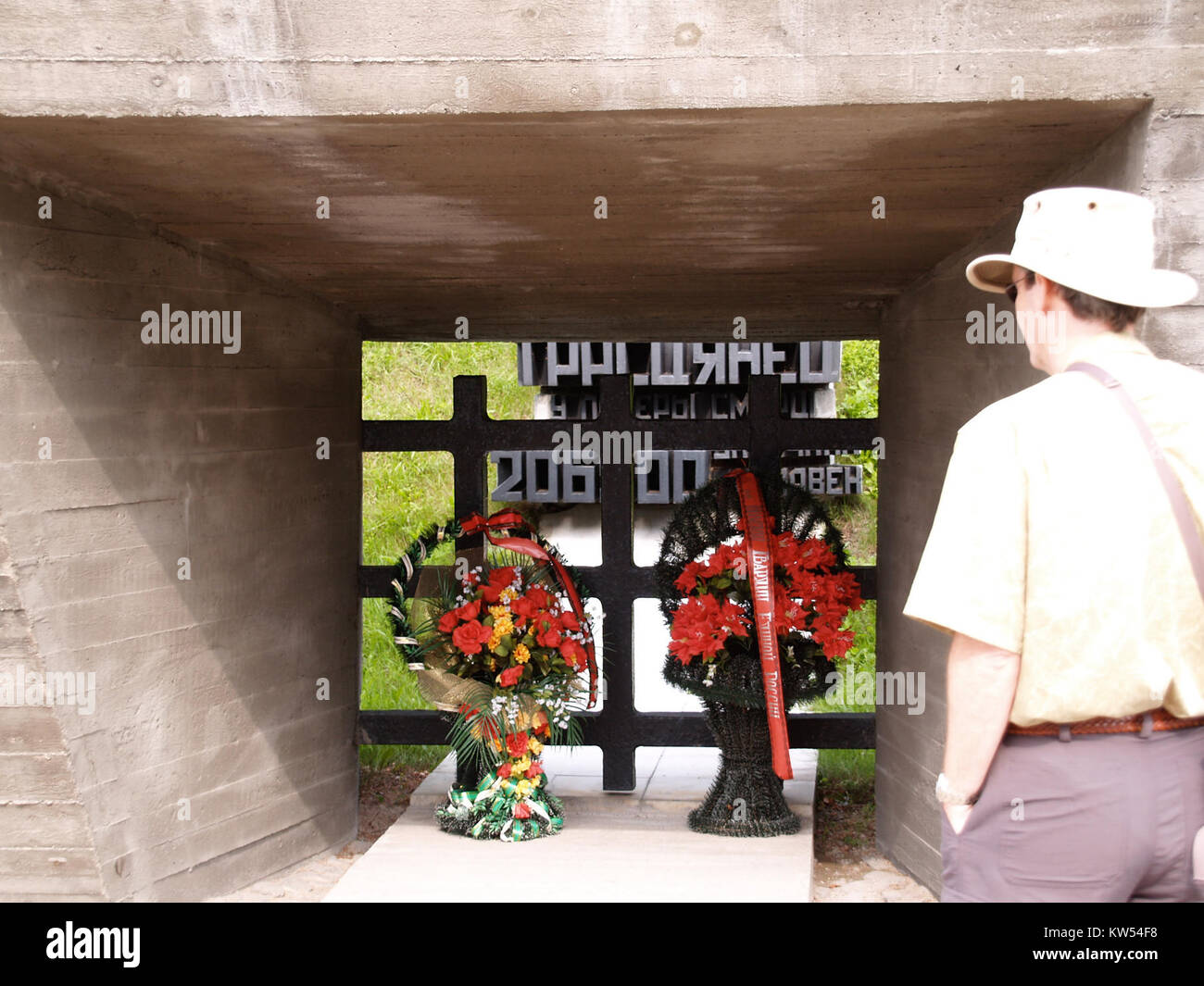 Le mémorial de Khatyn en Biélorussie rend hommage aux victimes d'un massacre nazi de 1943. Des couronnes sont déposées sur le site dans le cadre des commémorations annuelles de ceux qui ont péri pendant l'Holocauste. Banque D'Images