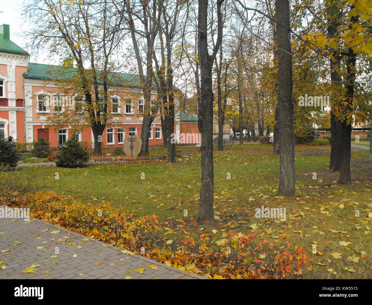 Cette image se rapporte aux événements historiques de l'Holocauste, en particulier dans la ville de Bobruisk, en Biélorussie. Bobruisk a été le site d'atrocités importantes pendant la seconde Guerre mondiale, où des milliers de Juifs ont été déportés et tués dans le cadre des efforts d'extermination nazis. Banque D'Images