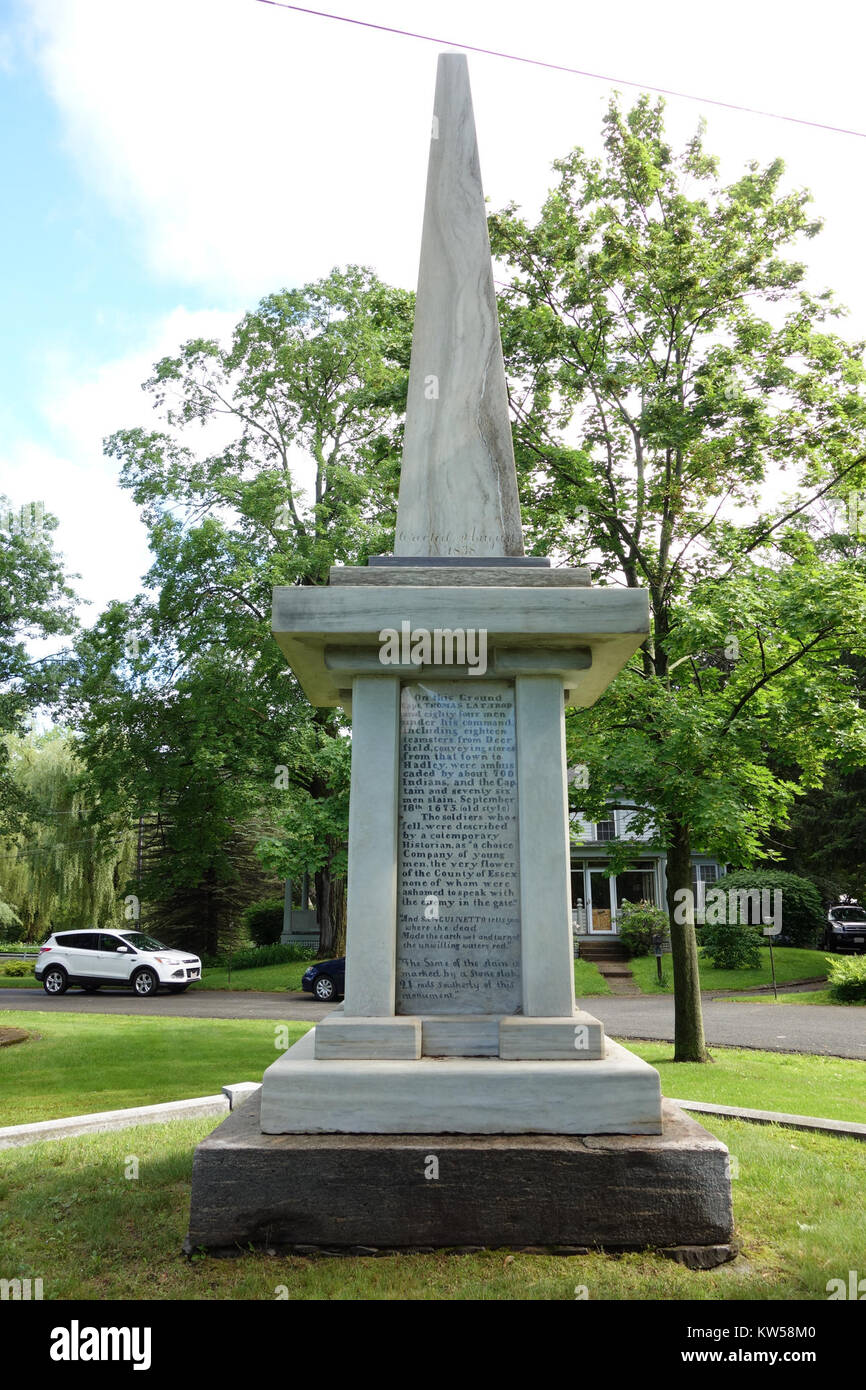 Le Bloody Brook Monument à South Deerfield, Massachusetts, commémore un événement important de l'histoire coloniale américaine. Il marque le site du massacre de Bloody Brook pendant la guerre du roi Philippe. Banque D'Images