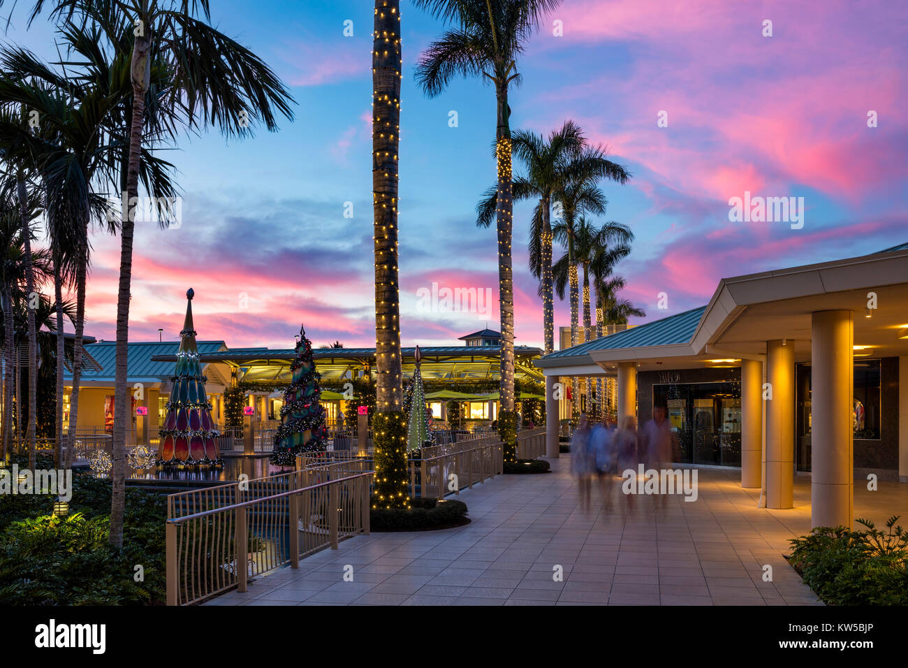 Décorations de Noël et de soleil colorés au bord de l'eau - un quartier centre commercial en plein air, Naples, Florida Banque D'Images