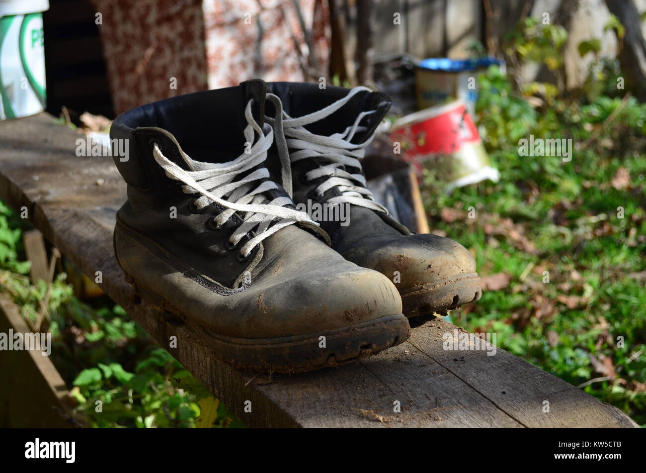Boots dans le jardin Banque D'Images