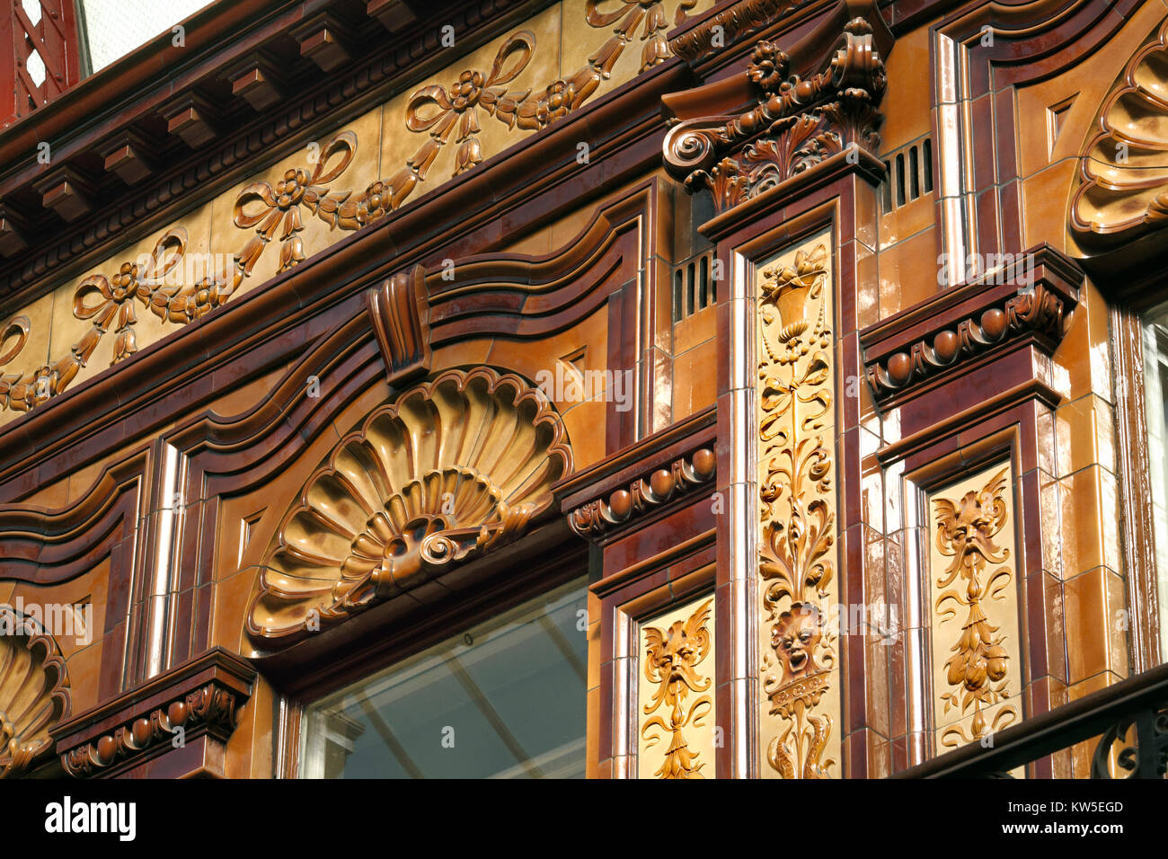 Close up of ornate et bizarre détaillant dans le centre de l'Arcade, Newcastle upon Tyne. Banque D'Images
