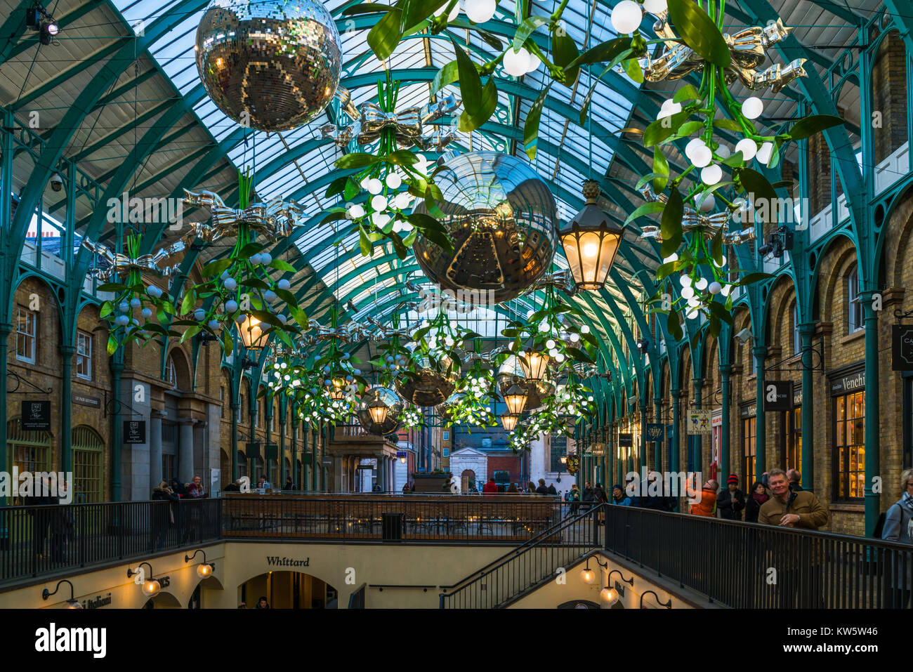 Londres 28 décembre 2017 : marché de Covent Garden Apple Décorées pour Noël. Le marché est populaire auprès des touristes et un grand endroit pour trouver souveni Banque D'Images