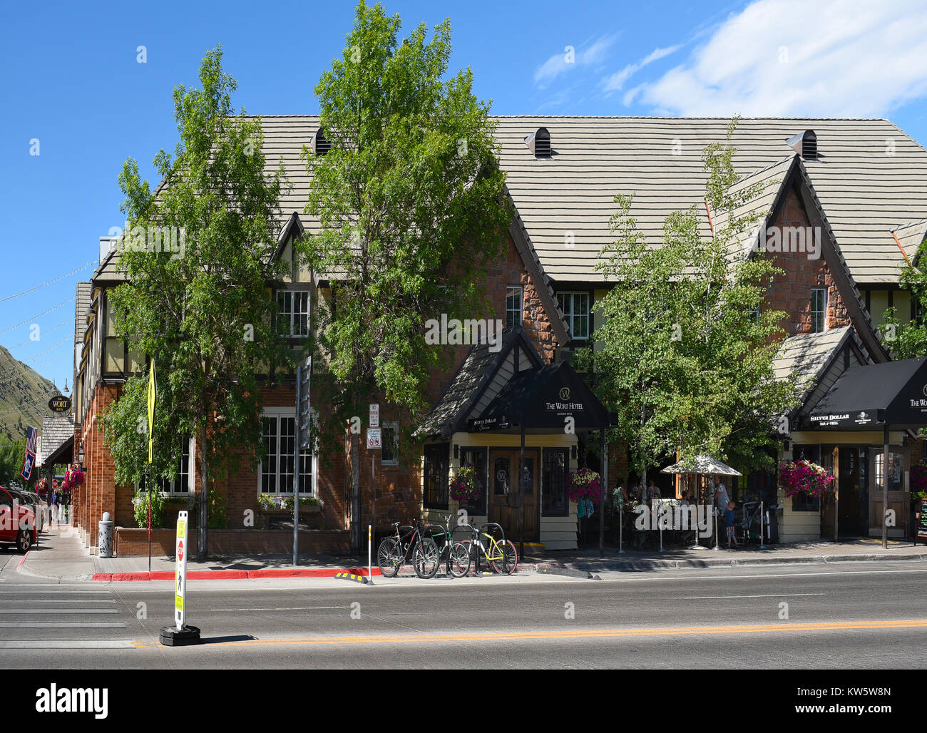 JACKSON Hole, Wyoming - 26 juin 2017 : The Wort Hotel. Quelque peu l'édifice de style Tudor a été le premier hôtel de luxe à Jackson. Banque D'Images