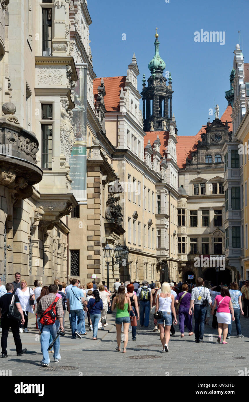 Les flux touristiques dans la résidence château, Dresde, Touristenstroeme suis Residenzschloss Banque D'Images
