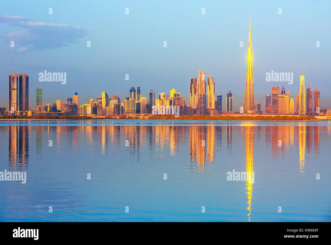 Belle Dubai downtown après le coucher du soleil, Dubaï, Émirats Arabes Unis Banque D'Images