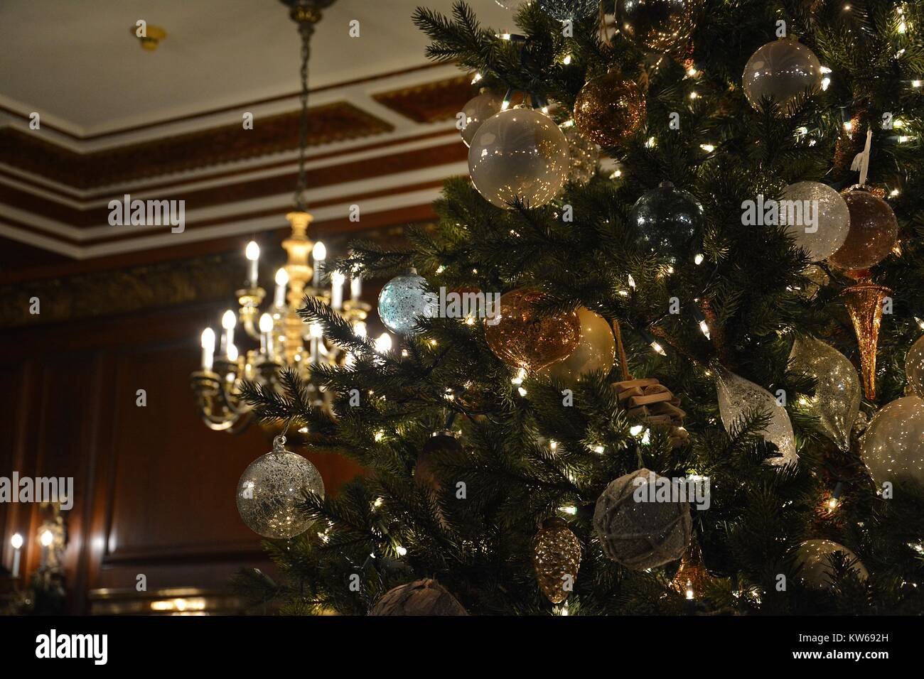 L'Omni Parker House hall d'arbre de Noël pendant la saison de vacances. Banque D'Images