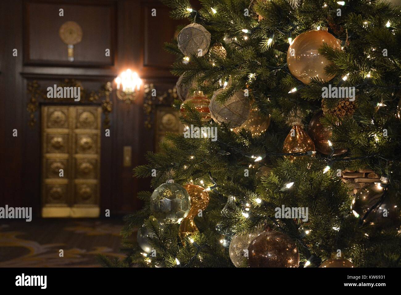 L'Omni Parker House hall d'arbre de Noël pendant la saison de vacances. Banque D'Images