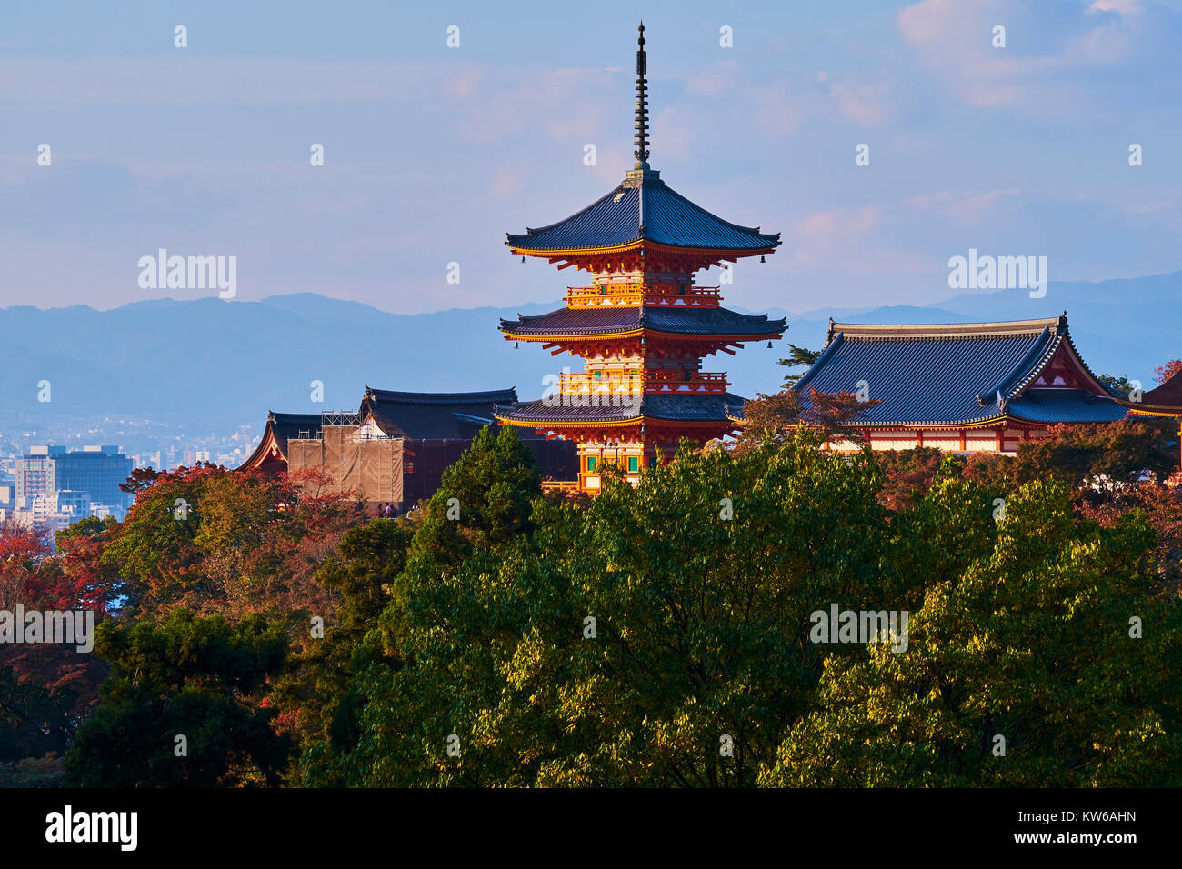 Le Japon, l'île de Honshu, région du Kansai, Kyoto, le temple Kiyomizu-dera, Site du patrimoine mondial de l'UNESCO Banque D'Images