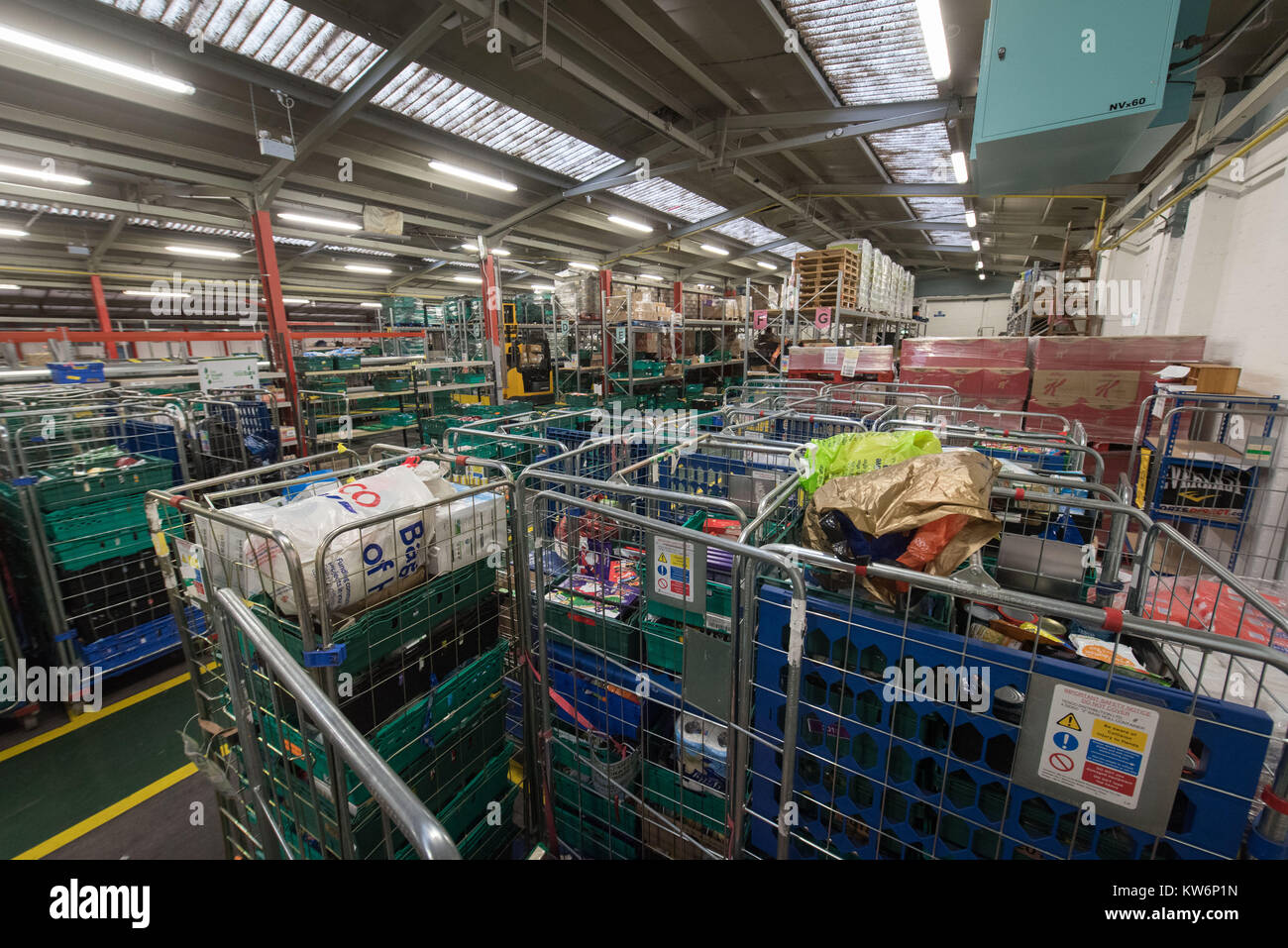 Banque alimentaire de Coventry, Progress Way, Coventry, CV3 2NT, UK. 21 décembre 2017. The UK's biggest food bank se prépare pour Noël comme le nombre d'utilisateurs Banque D'Images