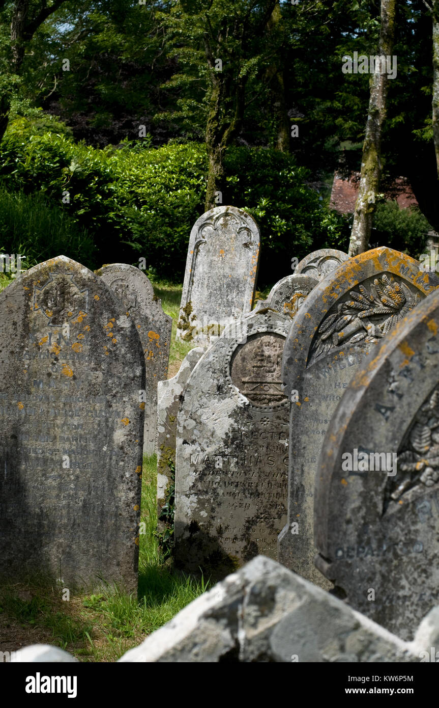 L'église St Thomas Becket une tête grave stones Banque D'Images