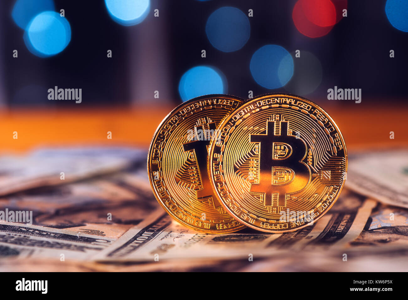 Les Bitcoins et de dollars, argent et taux de change de devises concept Banque D'Images