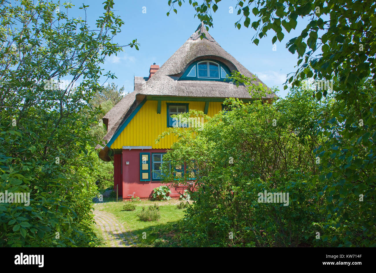 Maison traditionnelle au toit de chaume à Fischland Darss, Wieck, Mecklembourg-Poméranie-Occidentale, de la mer Baltique, l'Allemagne, de l'Europe Banque D'Images