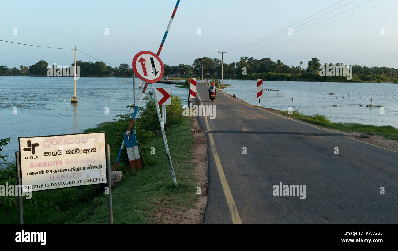 Vadduvakal pont sur Nay Aru à Mullaitivu. Le site de nombreux civils tamouls pris à la garde du gouvernement à la fin de la guerre civile du Sri Lanka. Banque D'Images