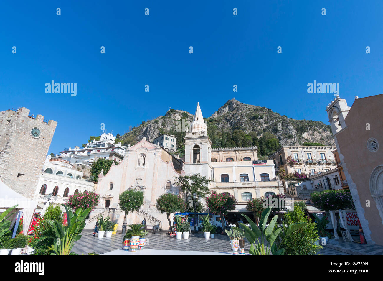 La Piazza IX Aprile, le centre de Taormine, Sicile, Europe Banque D'Images