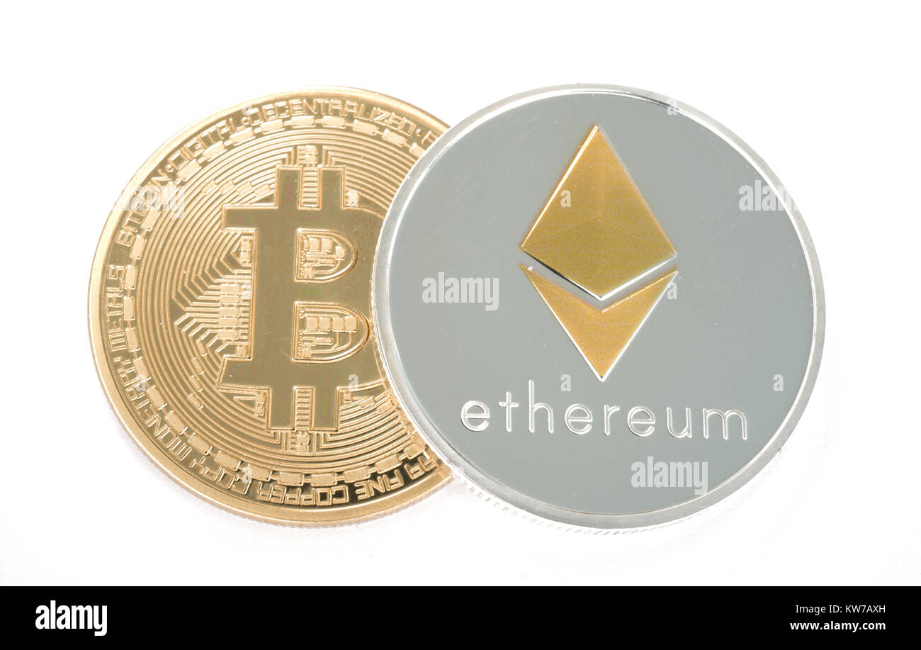 Du vrai coin de cryptocurrency bitcoinisolated Ethereum Argent et or sur fond blanc Banque D'Images