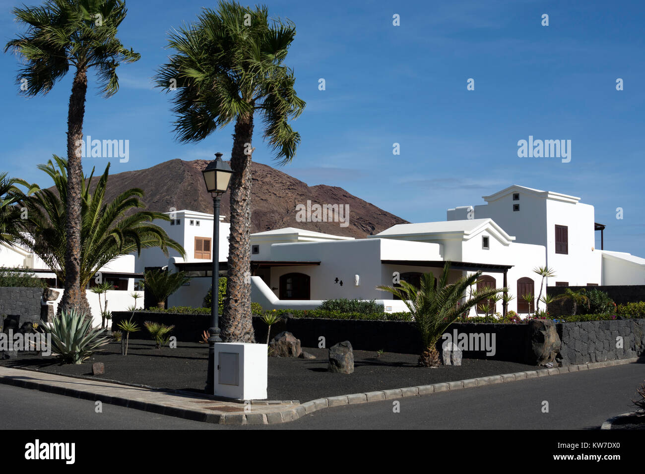 Villas à proximité de Playa Blanca, Lanzarote, îles Canaries, Espagne. Banque D'Images