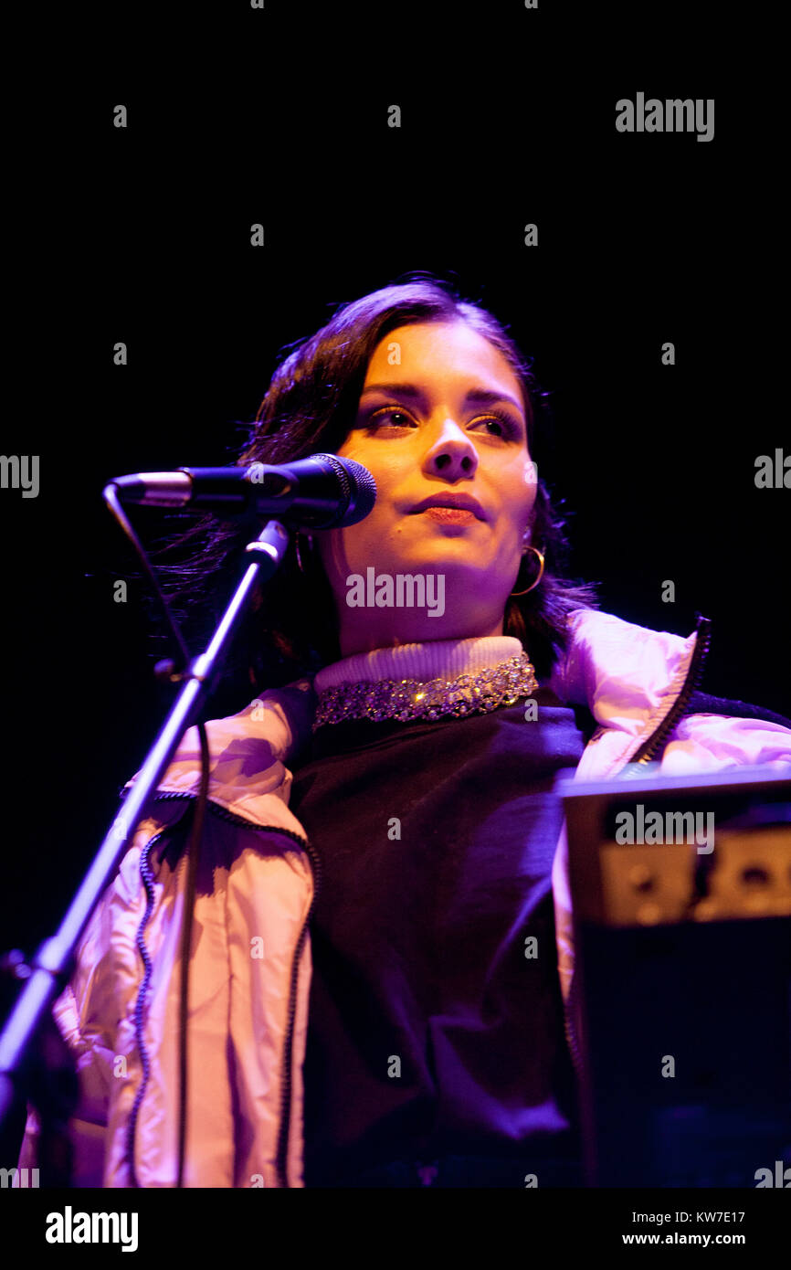 Edimbourg, Ecosse le 31 décembre 2017. Nina Nesbitt sur scène par Princess Gardens dans le cadre d'Édimbourg Hogmanay. Pako Mera/Alamy Live News Banque D'Images