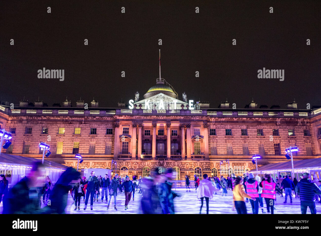 Skate à Somerset House sur le Strand, London, WC2, UK Banque D'Images