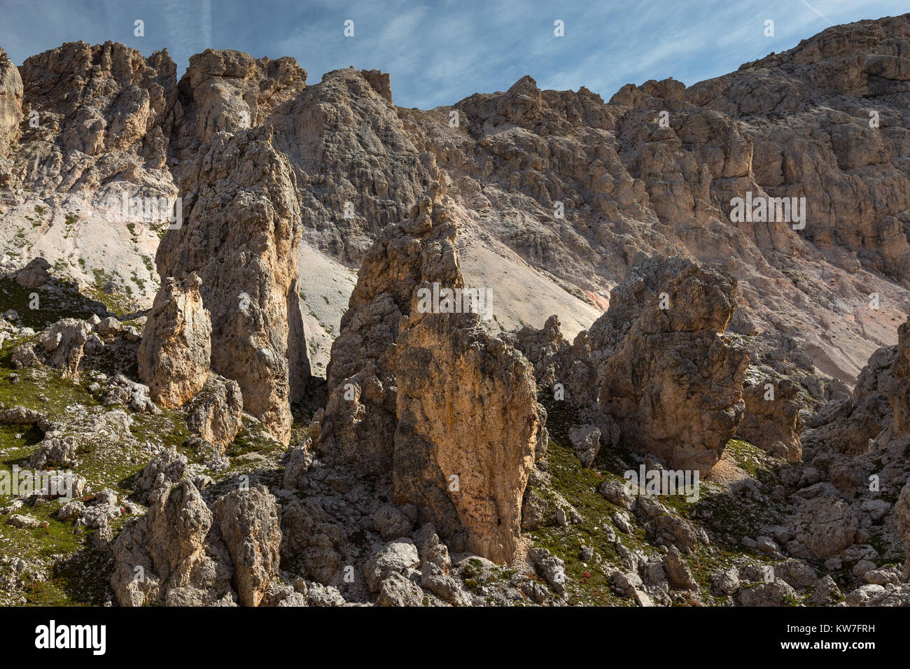 Les Dolomites Gardena, caractéristiques géologiques. Roches calcaires. Parc Naturel De Puez-Odle. Alpes Italiennes. Europe. Banque D'Images