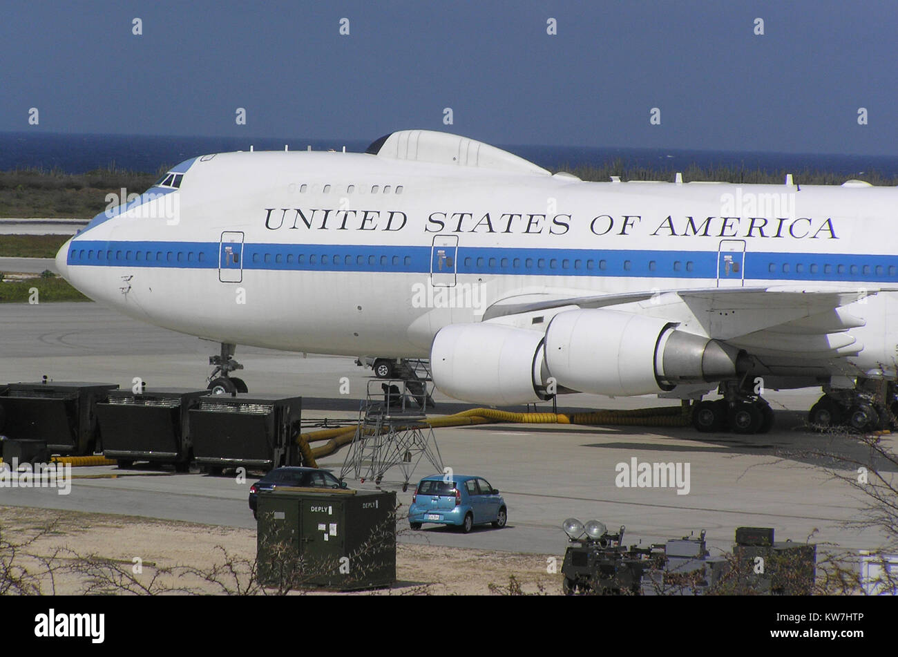 La vice-présidence américaine, Jet Air Force deux, un Boeing 747, 75-0125 E-4B / 50125, US Air Force, sur le tarmac de Curaçao en Amérique centrale Banque D'Images