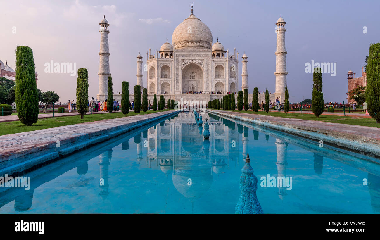 La fin de l'après-midi la lumière sur Taj Mahal, Agra, Uttar Pradesh, Inde Banque D'Images