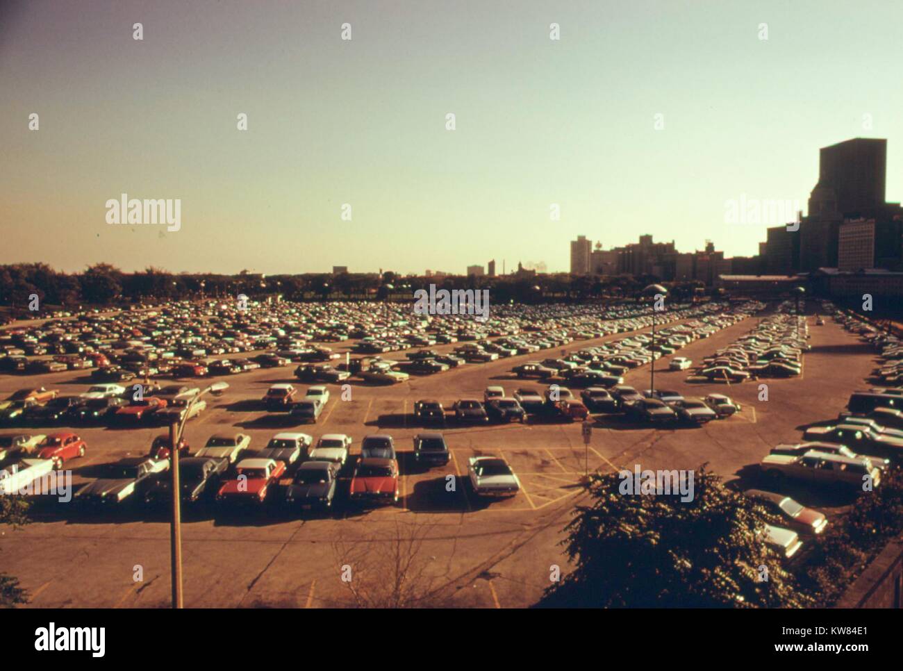 Le stationnement sur rue Monroe Lake Shore Avenue, Chicago, Illinois, Octobre, 1973. L'image de courtoisie des Archives nationales. Banque D'Images