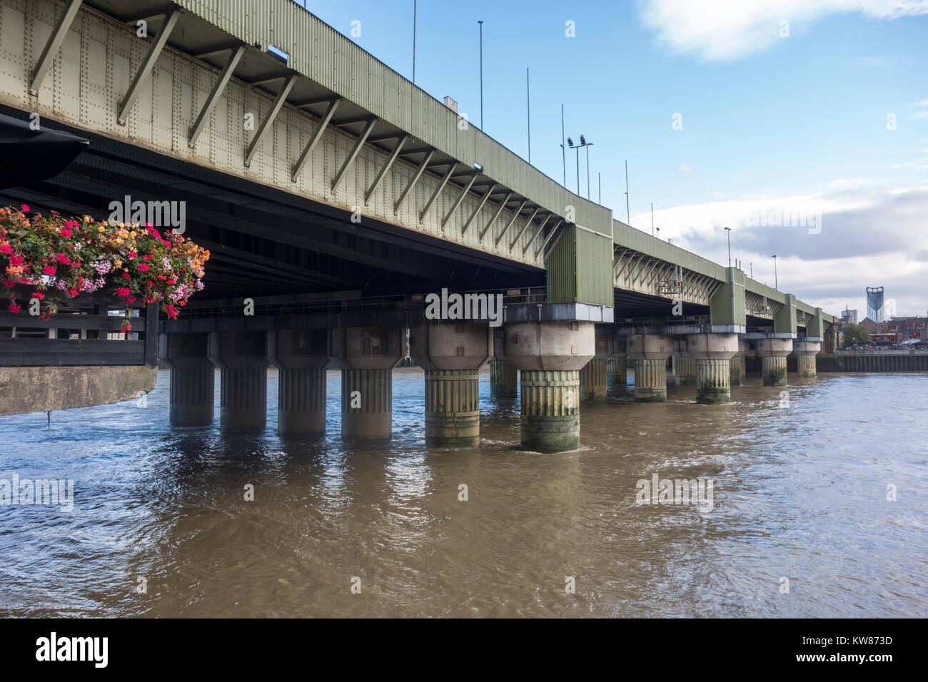 Cannon Street Railway Bridge sur la Tamise conçu par Sir John Françoise Hardy Banque D'Images