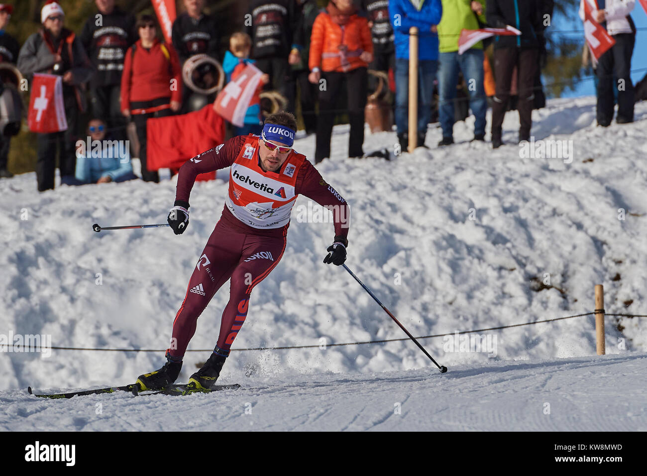Le Lenzerheide, Suisse, le 31 décembre 2017. Sergei USTIUGOV (RUS) au cours de la mens 15 km Classic compétition à la FIS Coupe du Monde de Cross Country Tour de ski 2017 à Lenzerheide. © Rolf Simeon/proclamer/Alamy Live News Banque D'Images