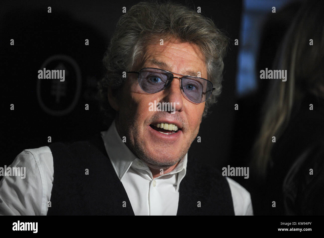 NEW YORK, NY - 18 mars : Roger Daltrey (L) et Pete Townshend du qui assistent à l'ouverture de la Memorial Sloan Kettering Cancer Center de neuf adolescentes et les jeunes l'espace lounge au Memorial Sloan Kettering Cancer Center le 18 mars 2016 dans la ville de New York. People : Roger Daltrey Banque D'Images