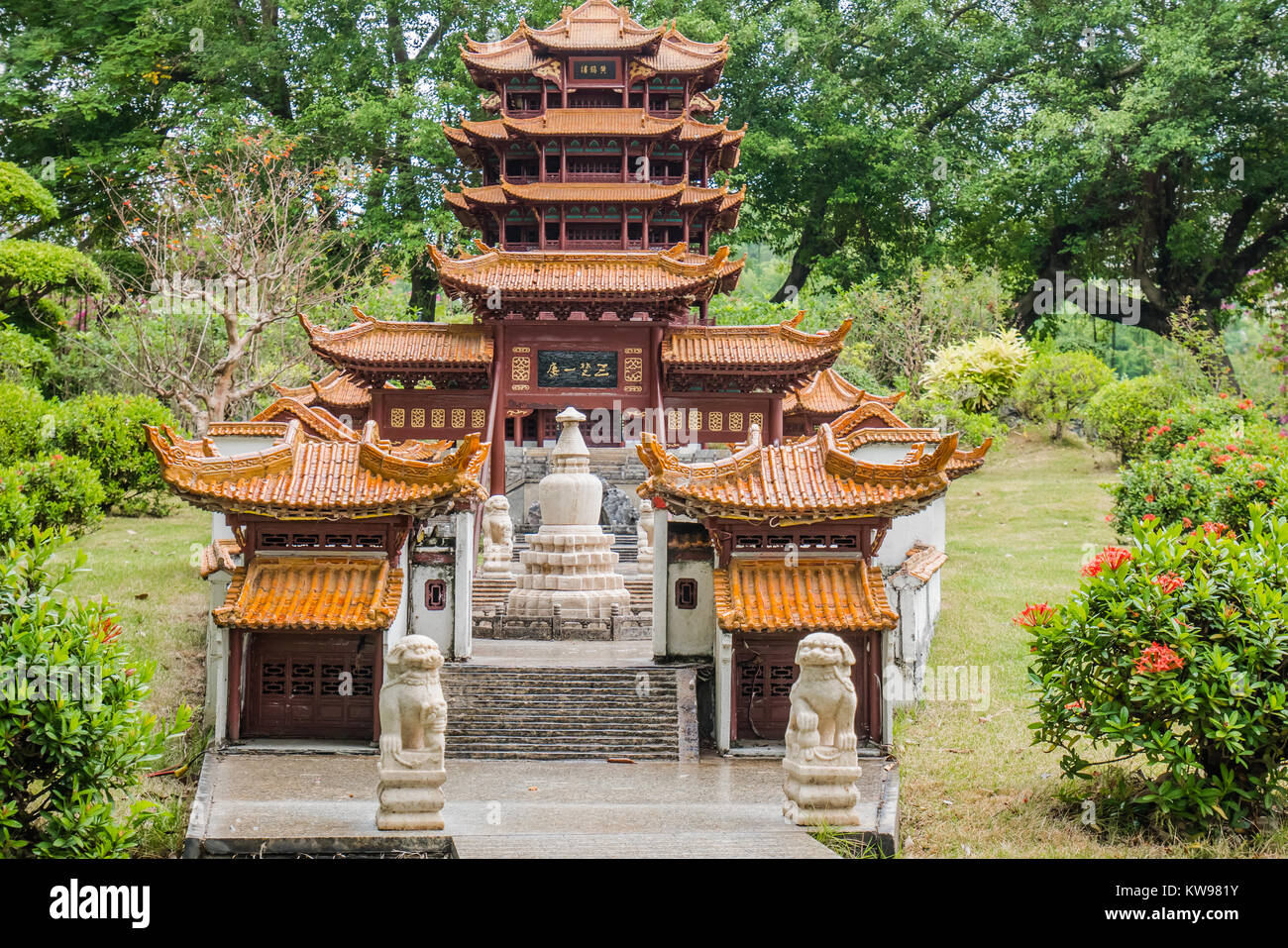 Monument Chinois version miniature Yellow Crane Tower Banque D'Images