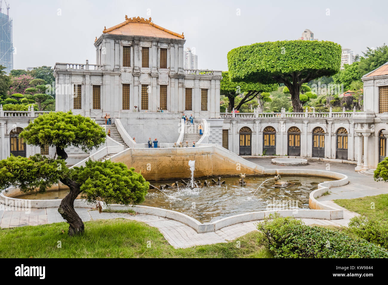 Monument Chinois version miniature in harmoney et oddity Banque D'Images