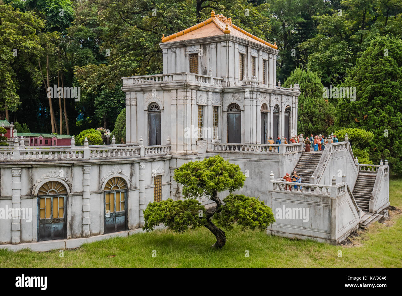 Monument Chinois version miniature in harmoney et oddity Banque D'Images