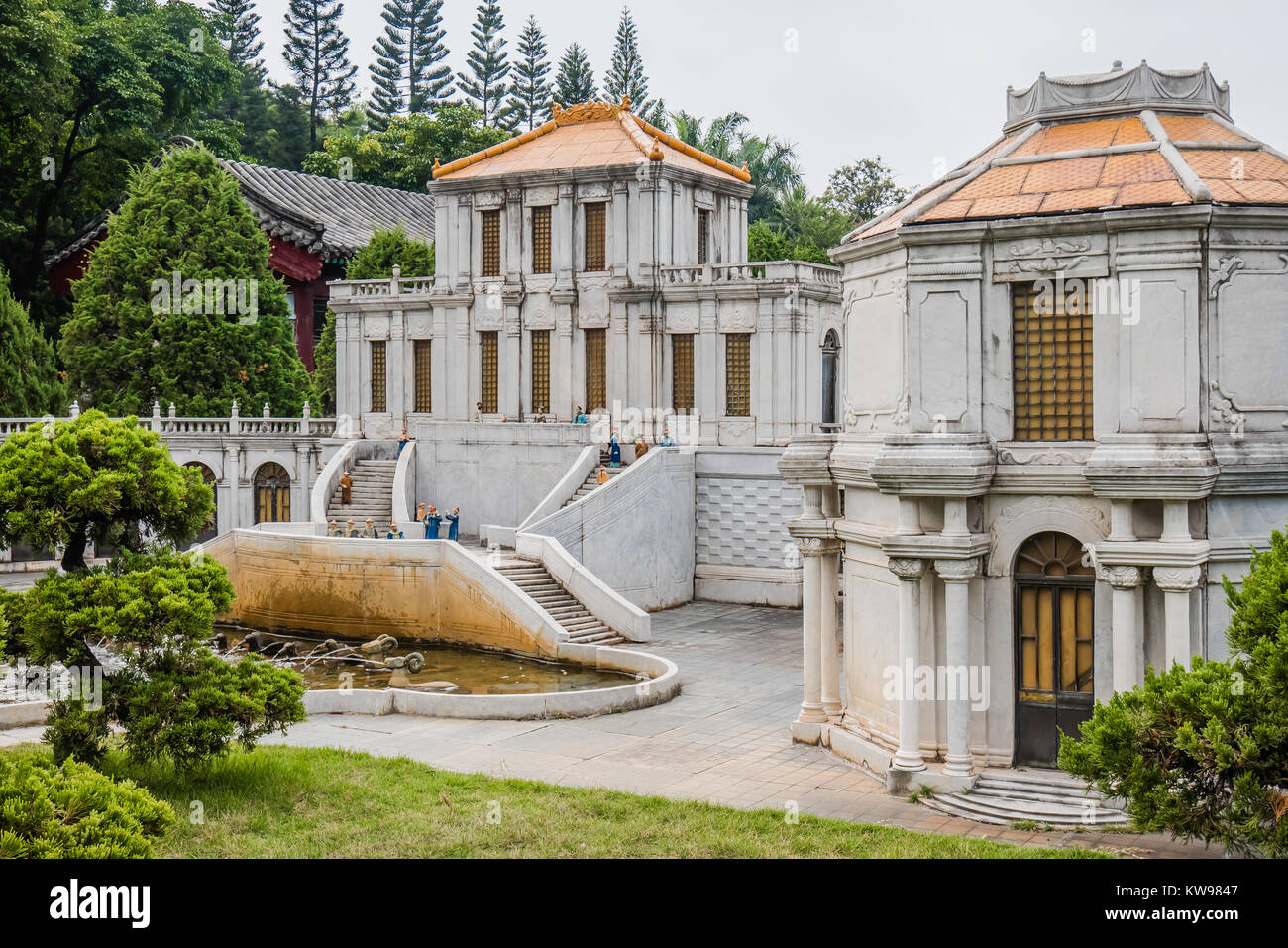 Monument Chinois version miniature in harmoney et oddity Banque D'Images
