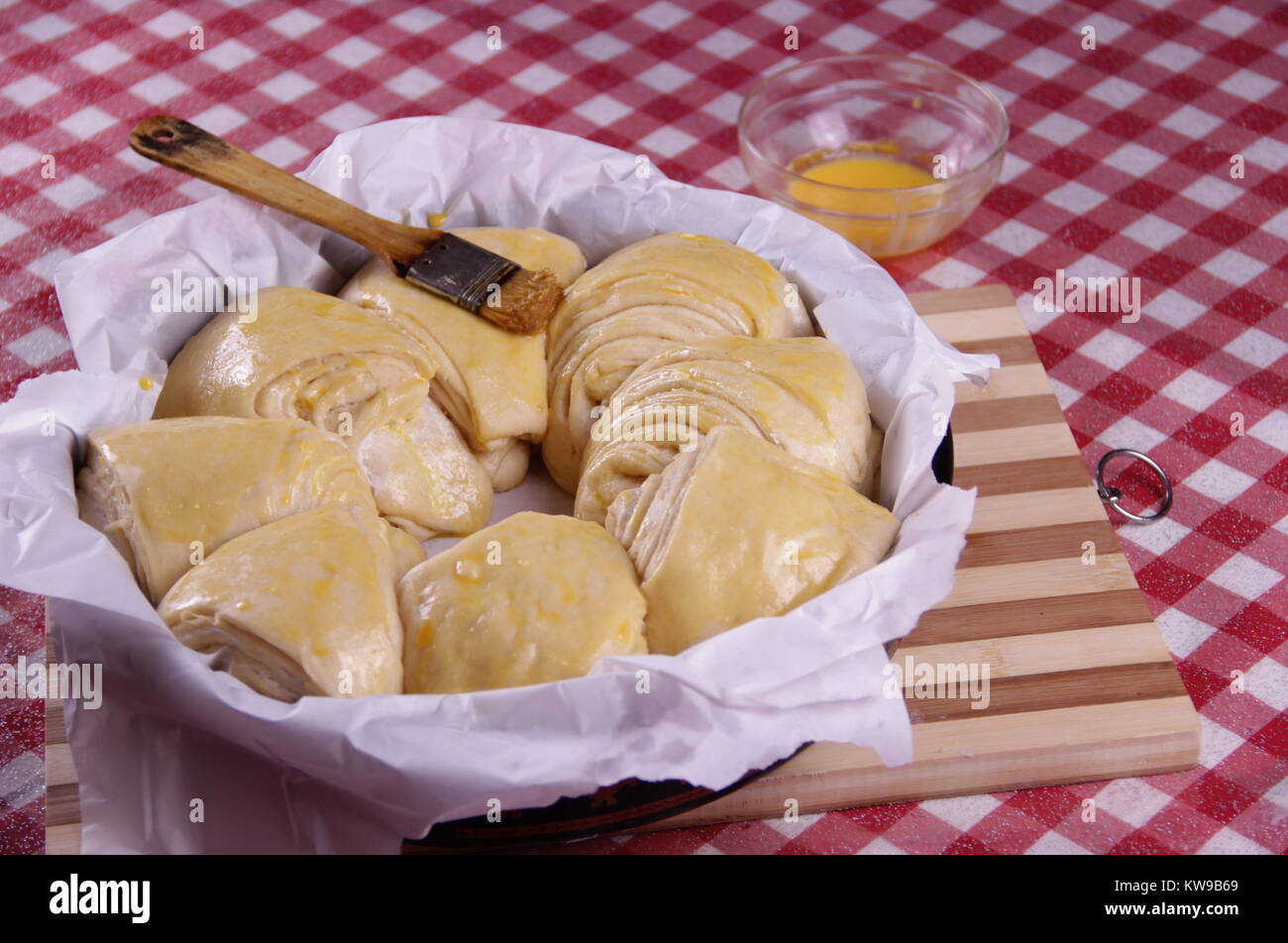 L'oeuf avant la cuisson Banque D'Images