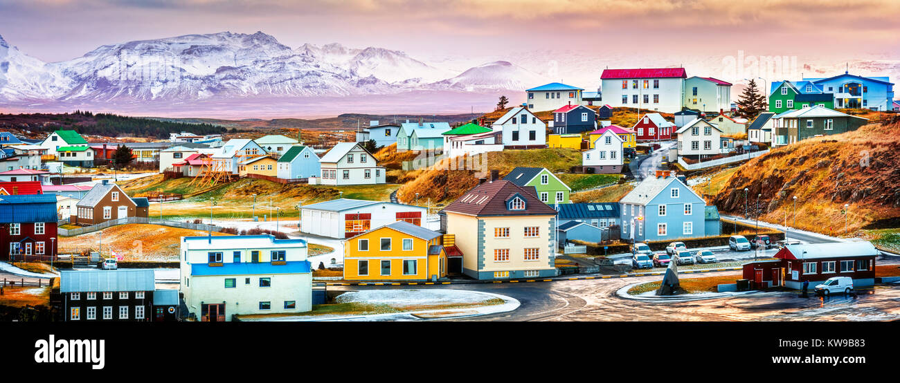 Fosshótel islandais colorés des maisons. Stykkisholmur est une ville située dans la partie ouest de l'Islande Banque D'Images