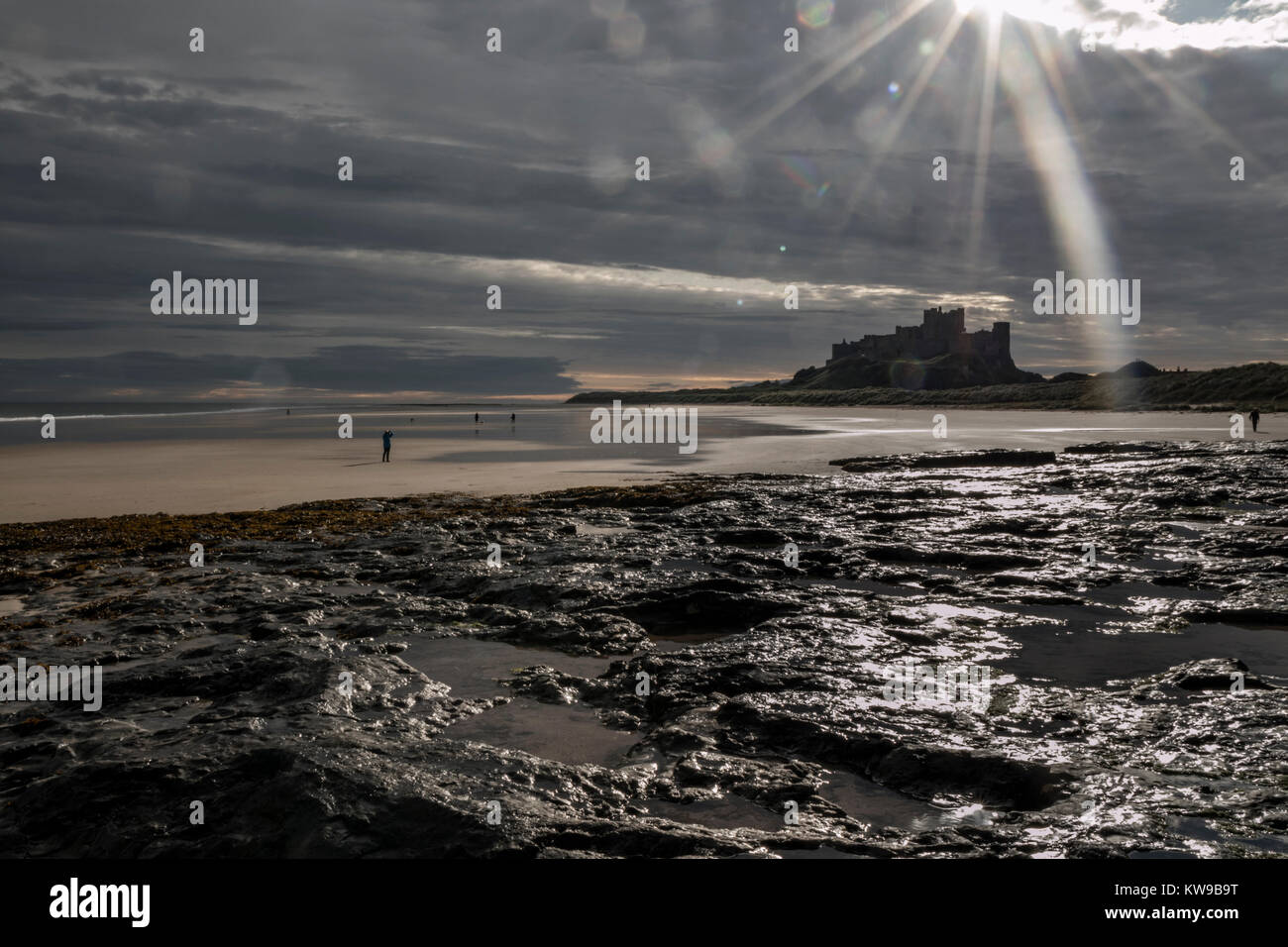 Château de Bamburgh sur la côte de Northumbrie, Northumberland, England, UK Banque D'Images