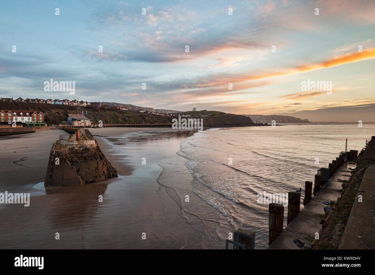Le port de Folkestone, Kent, Angleterre, Royaume-Uni, au lever du soleil. Banque D'Images