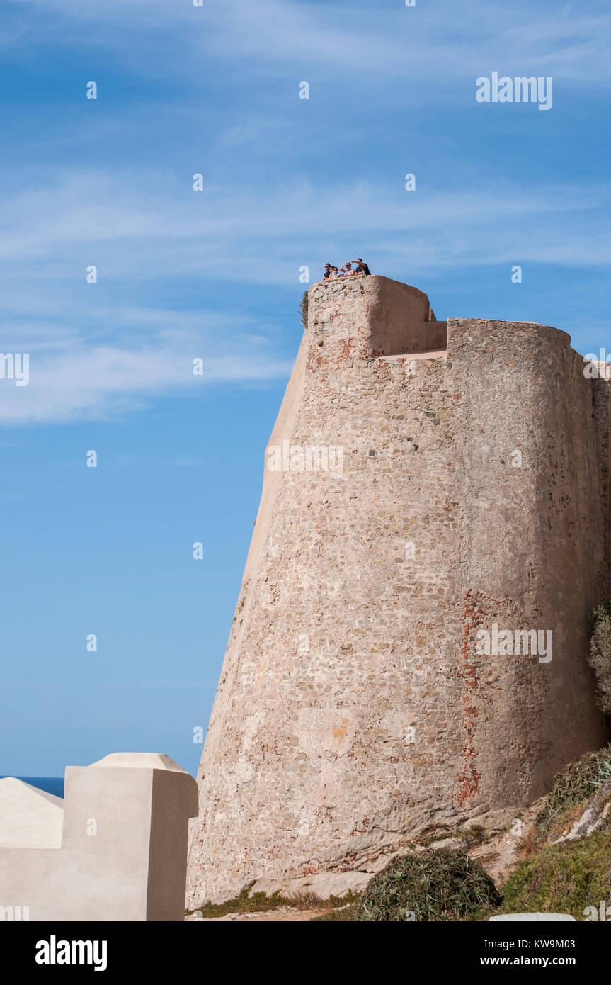 Corse : les détails architecturaux des anciens remparts de la citadelle de Calvi, célèbre destination touristique sur la côte nord-ouest Banque D'Images